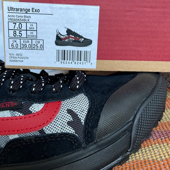 Vans WMNS Ultrarange Exo
Arctic Camo Black
VN0A5KS4BLK
Sneakers - Picture 16 of 16